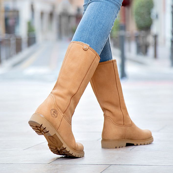 Bambina Camel Nobuck, Flat women's Boot with Removable anatomical insole.