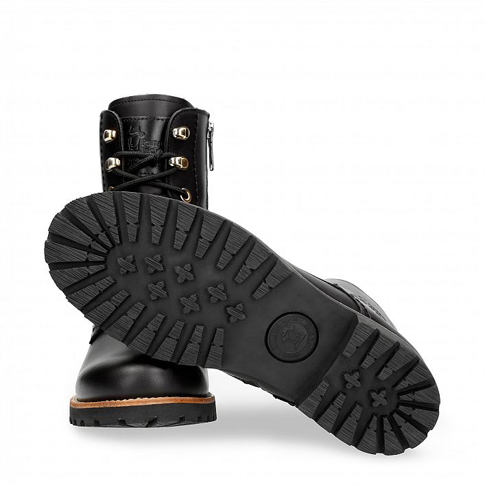 Fara Trav Black Napa, Flat women's Boot with Zip Closure.