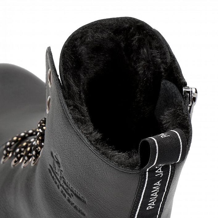 Frisia Igloo Black Napa, Flat women's Boot with Sheepskin lining.