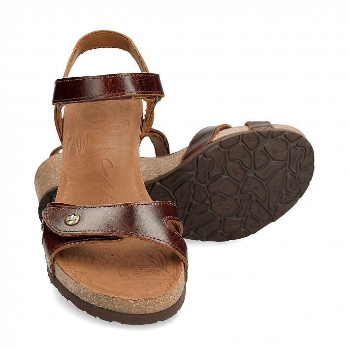 Julia Clay Cuero Pull-Up, Wedge sandals with Velcro Closure.