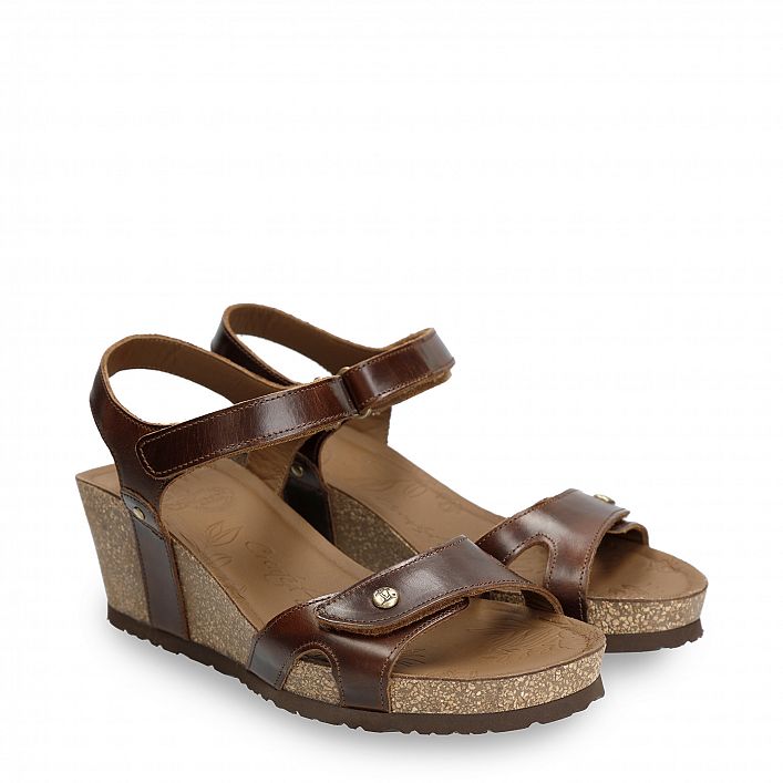 Julia Clay Cuero Pull-Up, Wedge sandals with Leather lining.