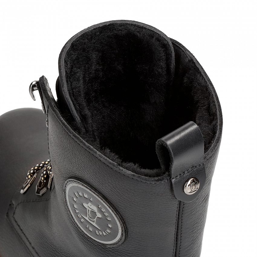 Mooly Igloo Black Napa Grass, Flat women's Boot with Lace-up Closure.