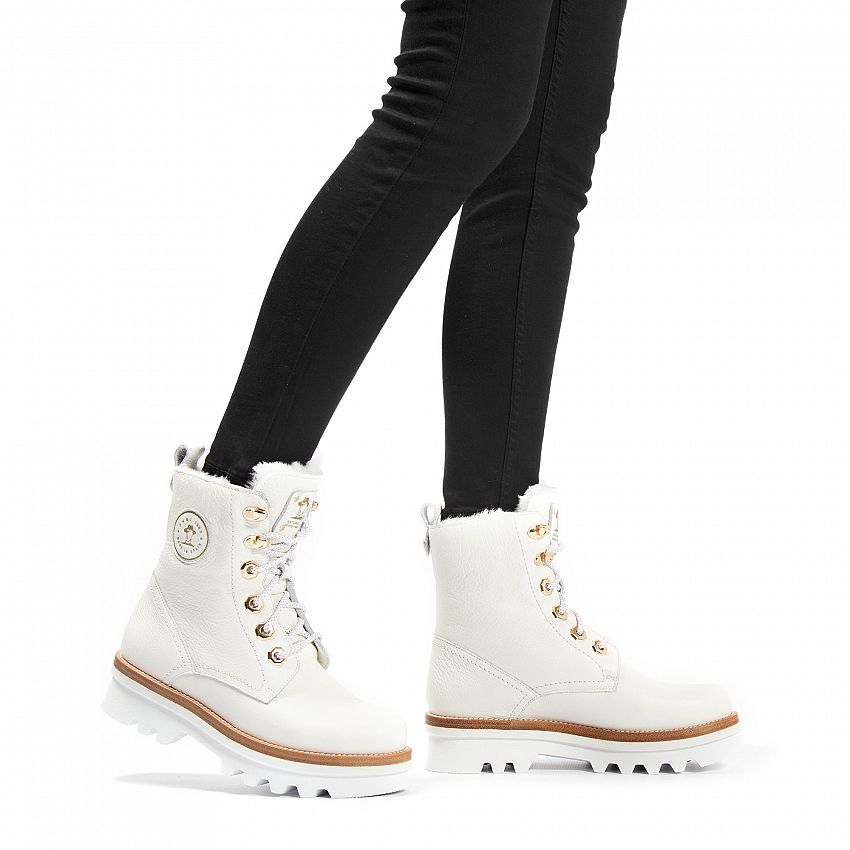 Mooly Igloo White Napa, Flat women's Boot with Lace-up Closure.
