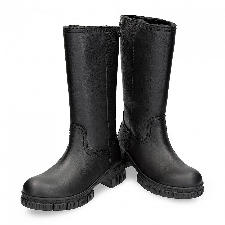 Nely Schwarz Napa Grass, Flacher Damenstiefel  Geöltes WATERPROOF Nappaleder in Schwarz.
