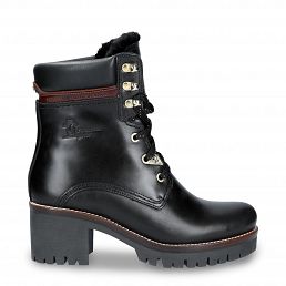Phoebe Brk, Boots in black with warm lining