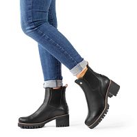 Pia Igloo Travelling Black Napa, Leather boots with sheepskin lining