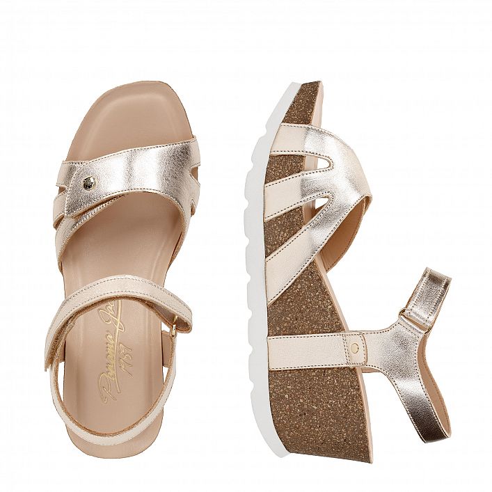 Romy Shine Gold Napa, Wedge sandals with Leather lining.