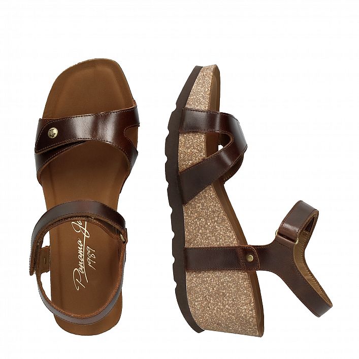 Ruth Cuero Pull-Up, Wedge sandals with Leather lining.