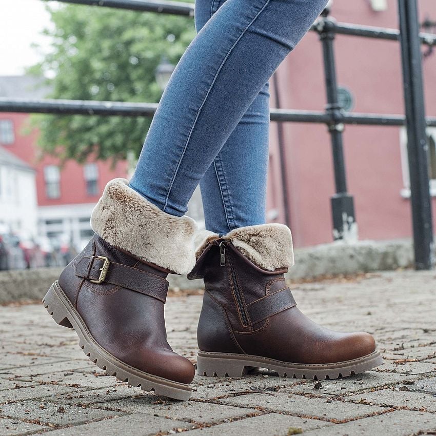 Singapur Chestnut Napa Grass, Flat women's Boot with Removable anatomical insole.
