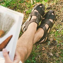Stanley Bruin Nappa gras, Leren sandaal met een leren voering