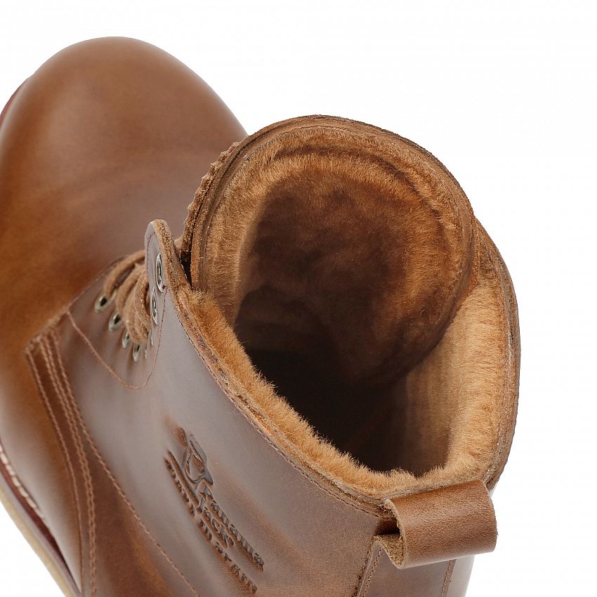 Stevens Igloo Camel Pull-Up, Flat men's Boot with Lace-up Closure.