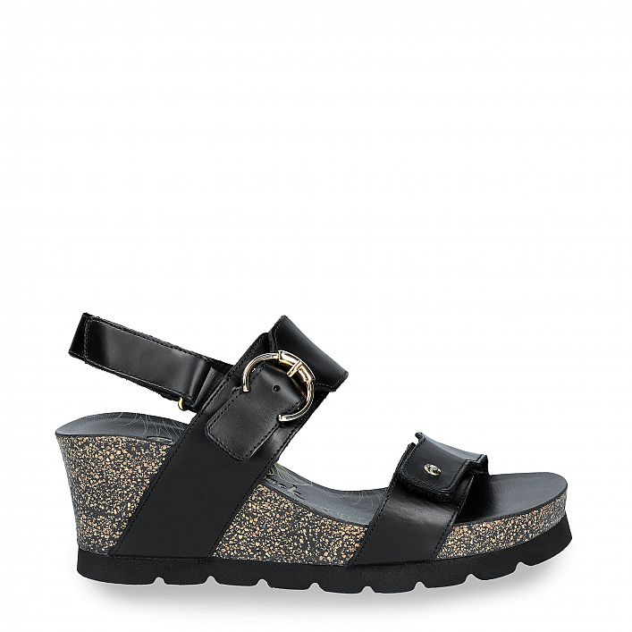 Velvet Black Pull-Up, Woman sandals in leahter with leather lining.