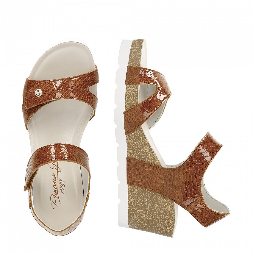 Vila Cuero Charol, Wedge sandals with Leather lining.